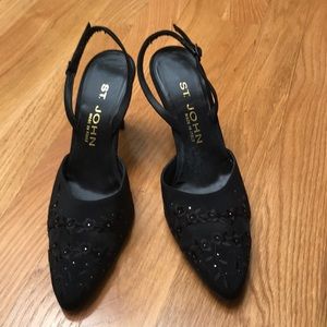 🔥St. John black embroidered satin shoes, size 7AA